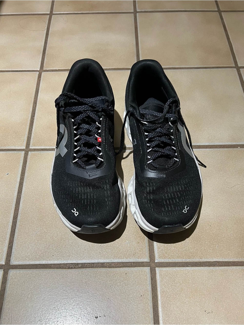 On cloud Running Women’s Black and White Athletic Shoes